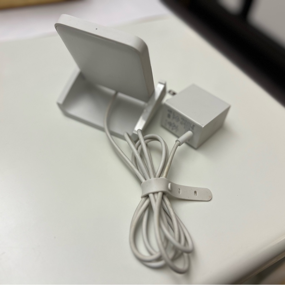 Logitech Wireless Charging Stand - Picture 2 of 2